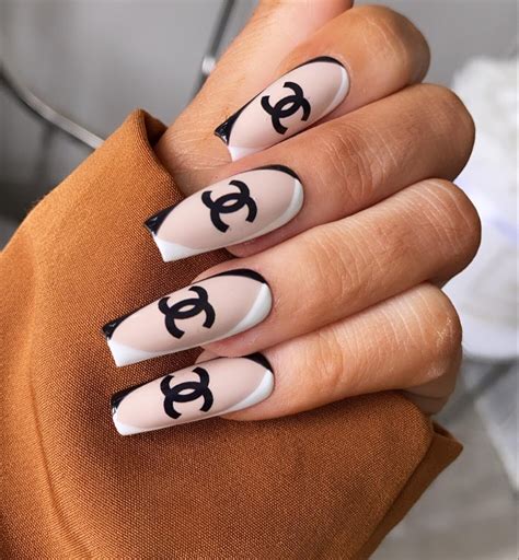 graced girl chanel nails